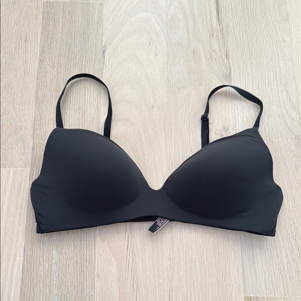 Victoria's Secret Black Lightly Lined Wireless Bra Size 36B
